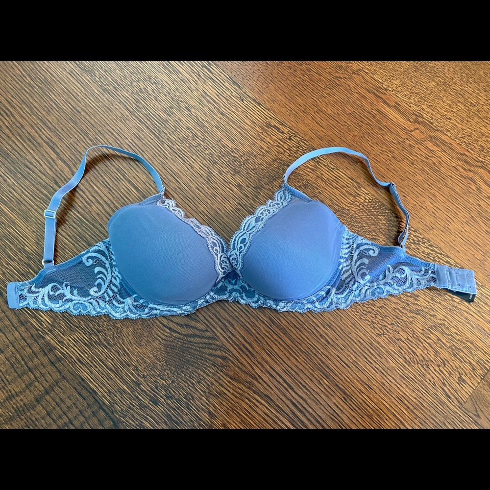 mesh-like and lacy blue bra — size 32DDD